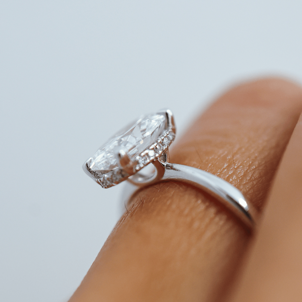 Anillo Baronesse Emerald - The Bright Club