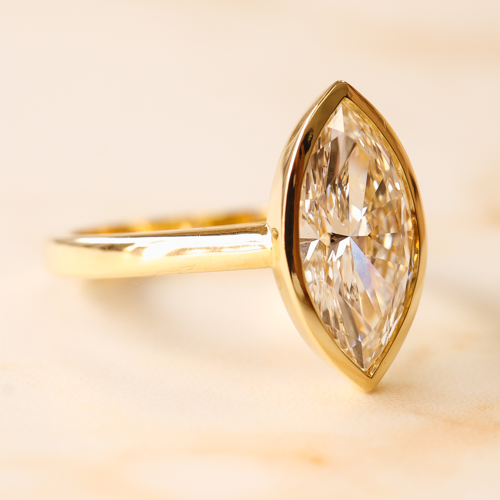 Anillo de Compromiso Bezel