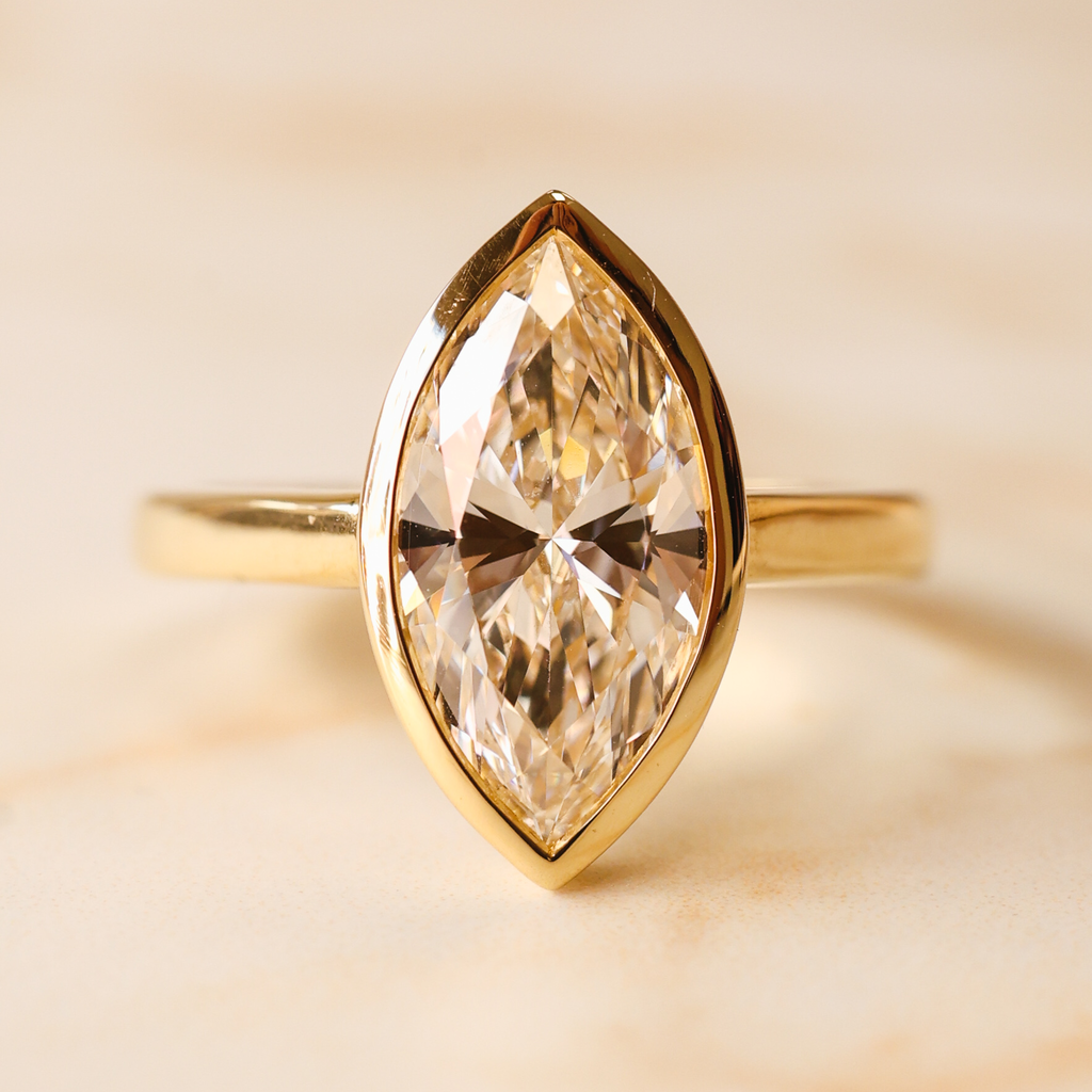 Anillo de Compromiso Bezel