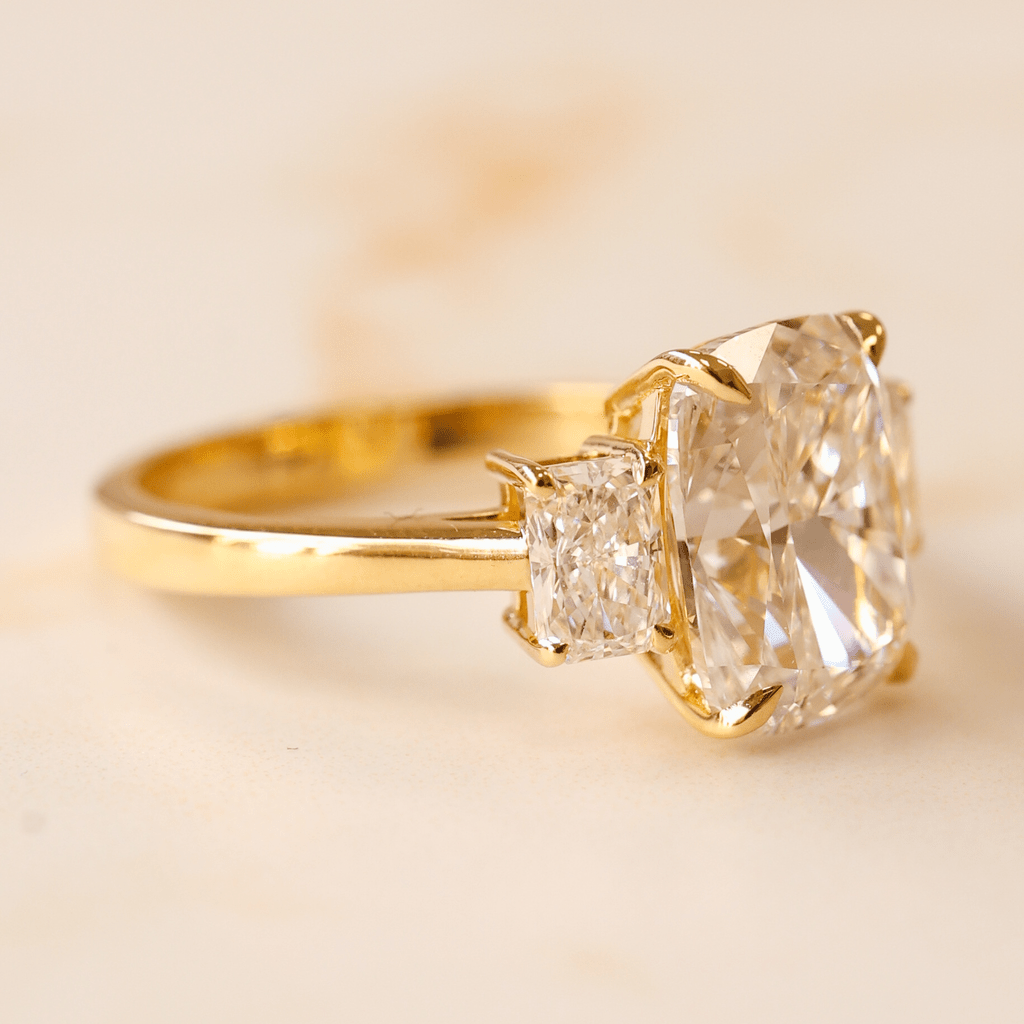 Anillo Cushion Trilogía - The Bright Club