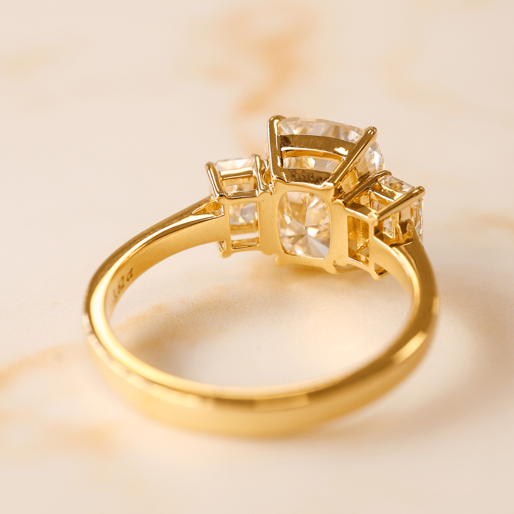 Anillo Cushion Trilogía - The Bright Club