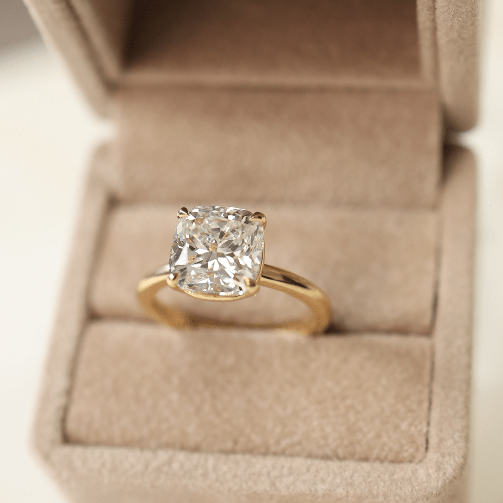 Anillo Duchess Emerald - The Bright Club