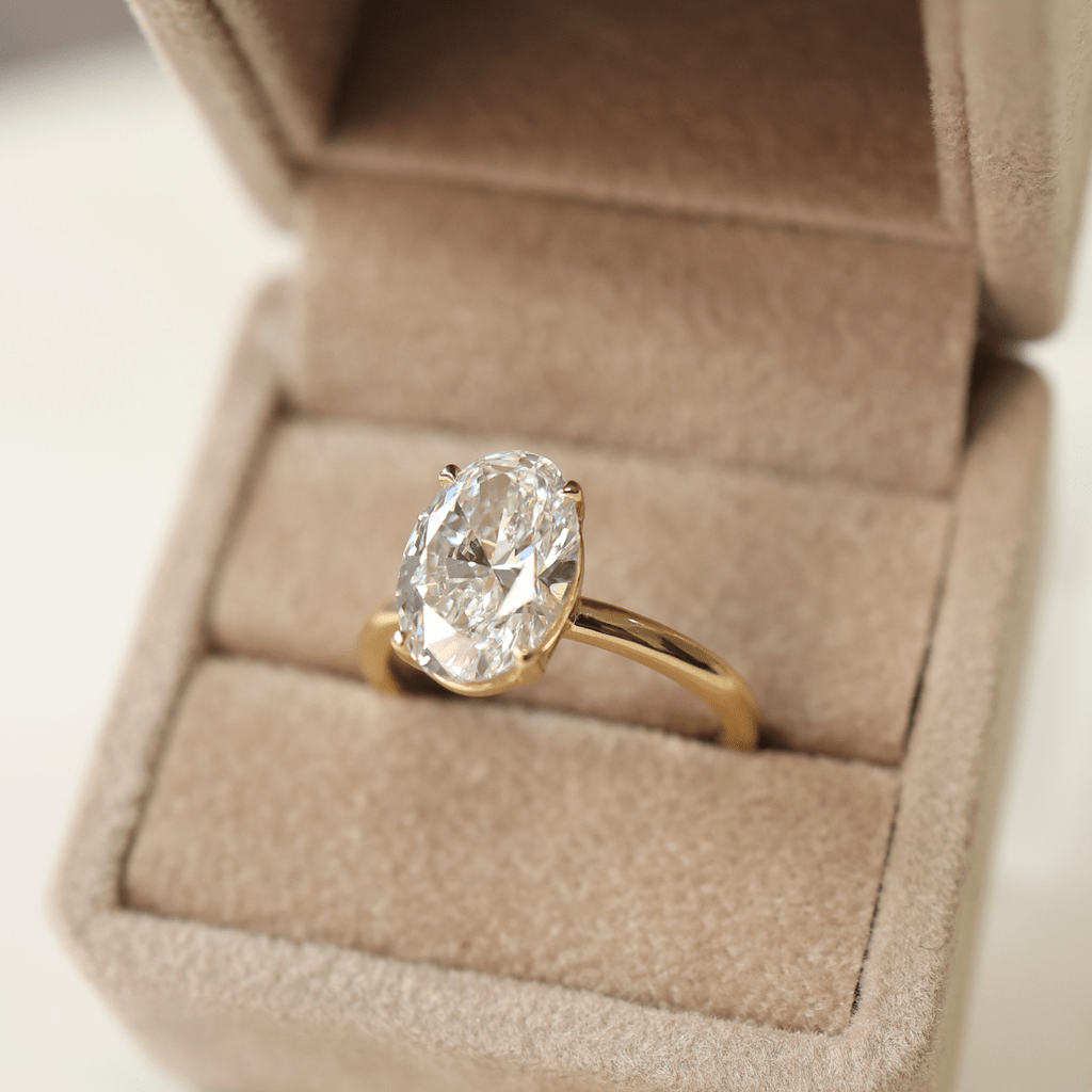 Anillo Duchess Emerald - The Bright Club