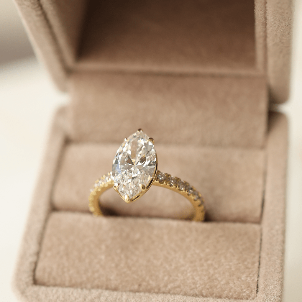 Anillo Infanta Emerald - The Bright Club