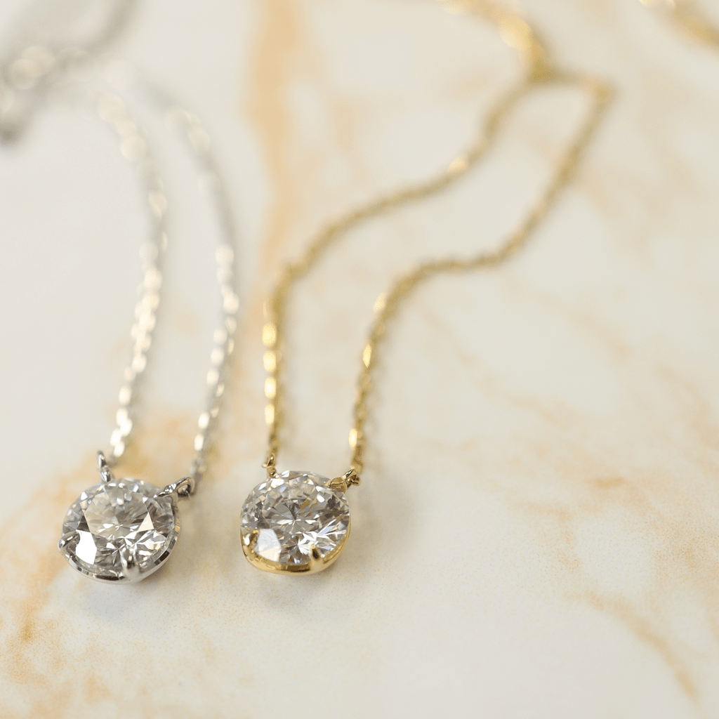 El diamante se muestra con 1.00cts