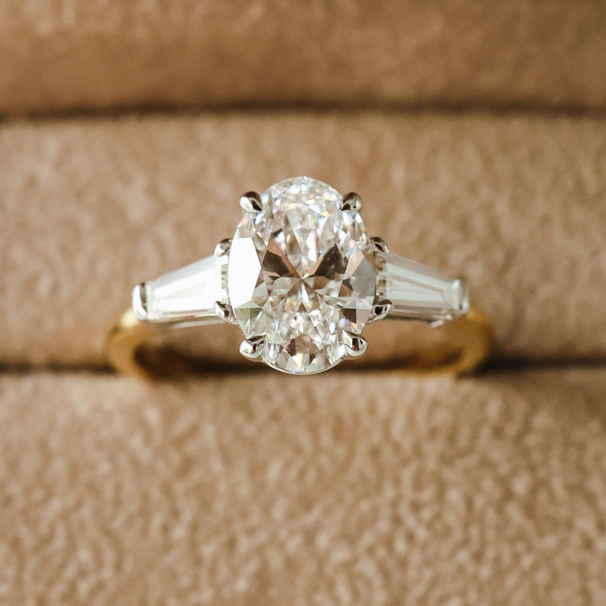 El diamante se muestra con 1.50cts