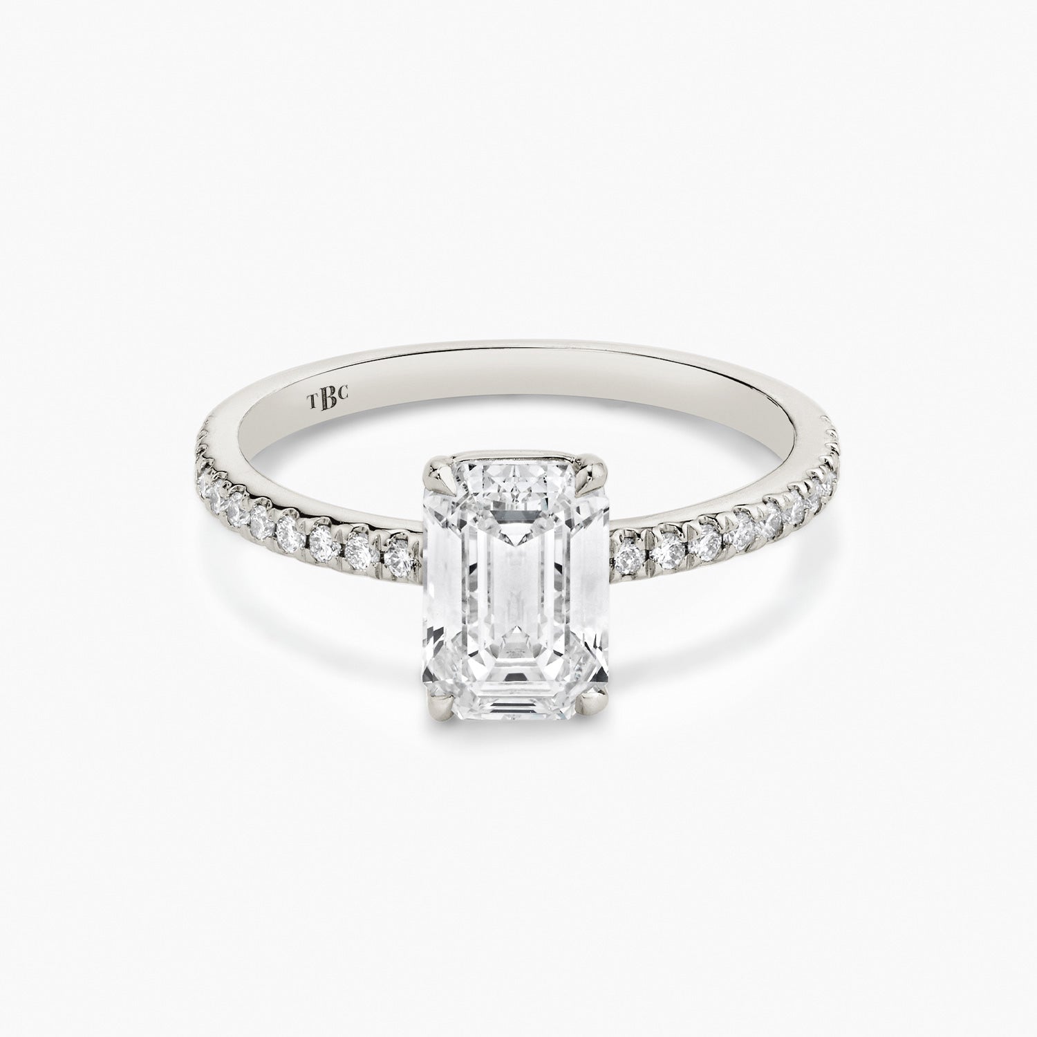 El diamante se muestra con 1.50cts