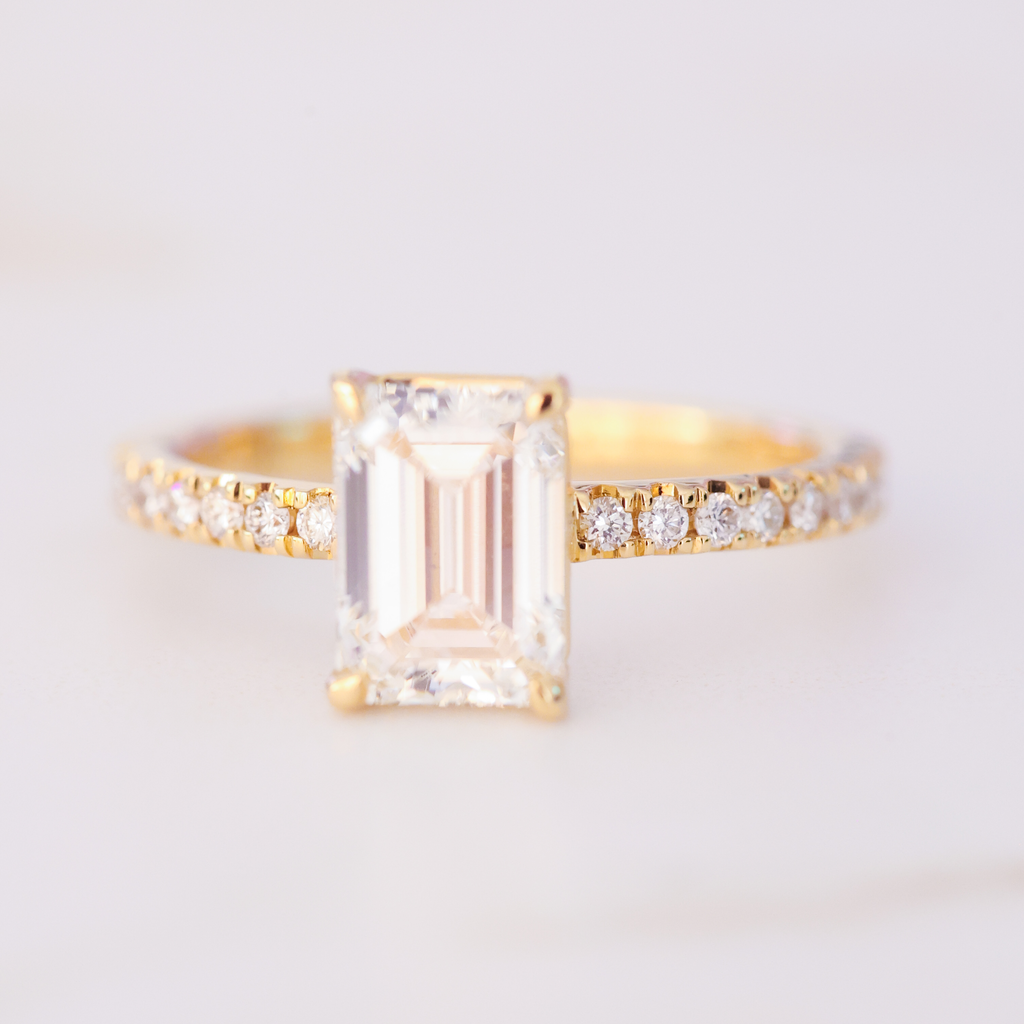 El diamante se muestra con 1.50cts