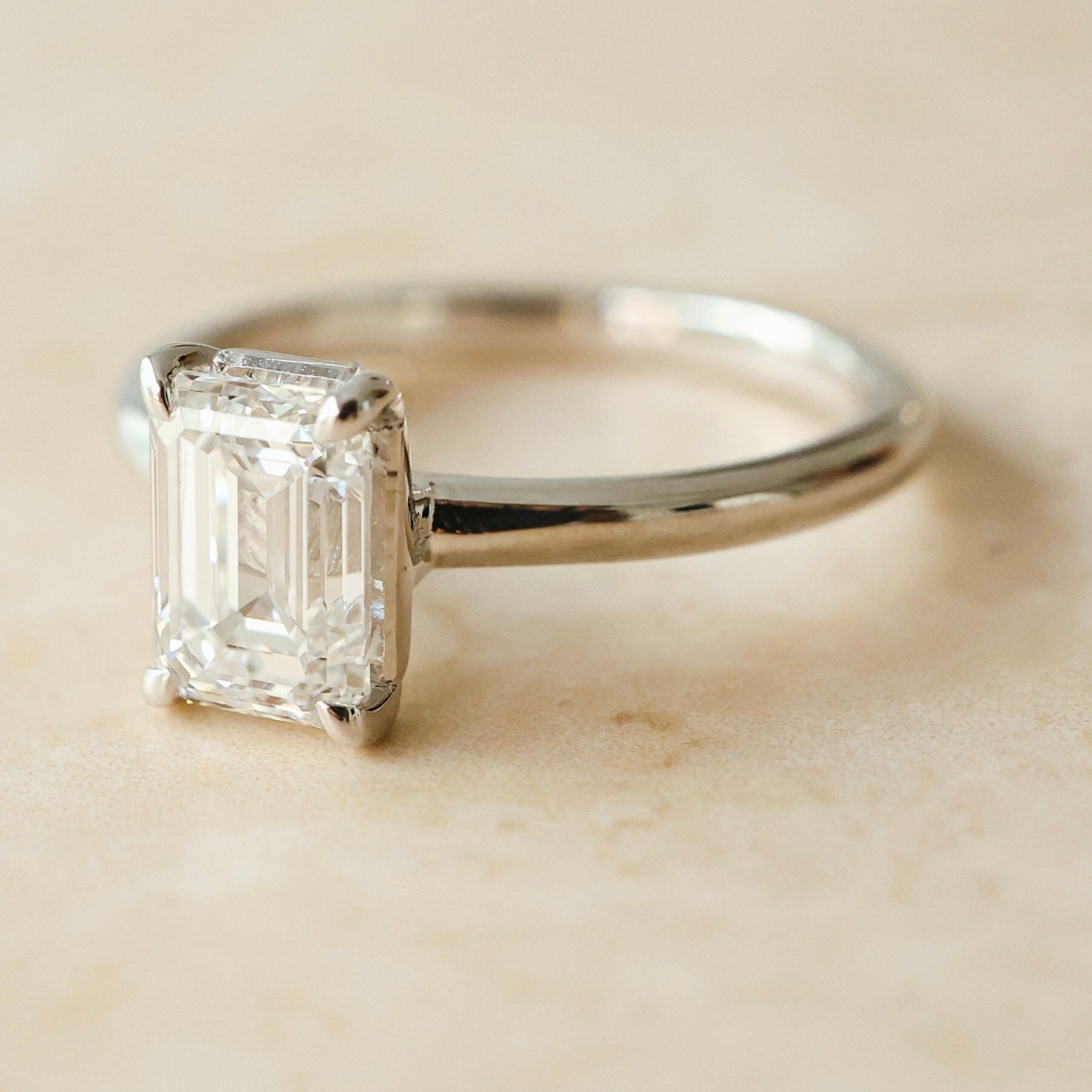 El diamante se muestra con 1.50cts