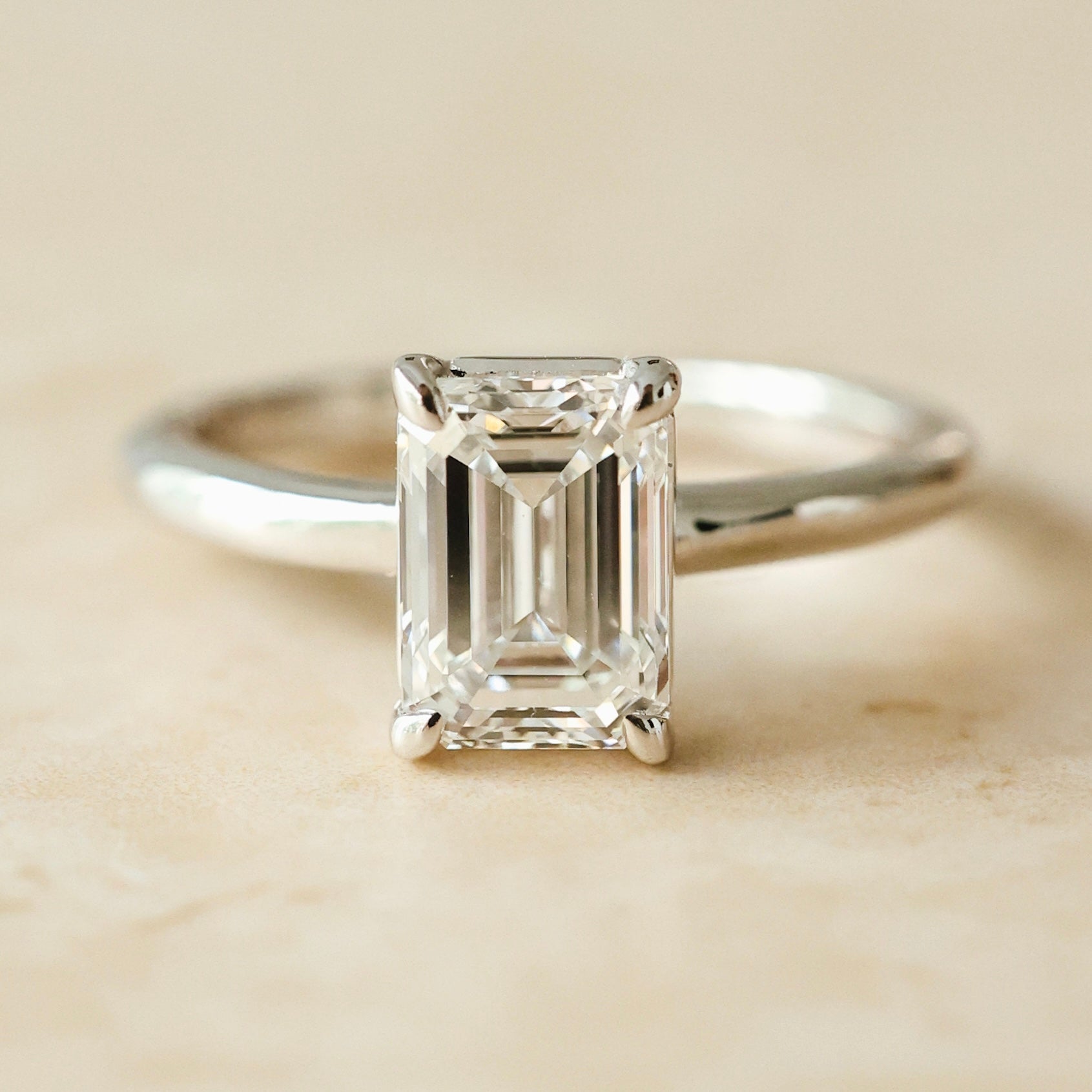 El diamante se muestra con 1.50cts