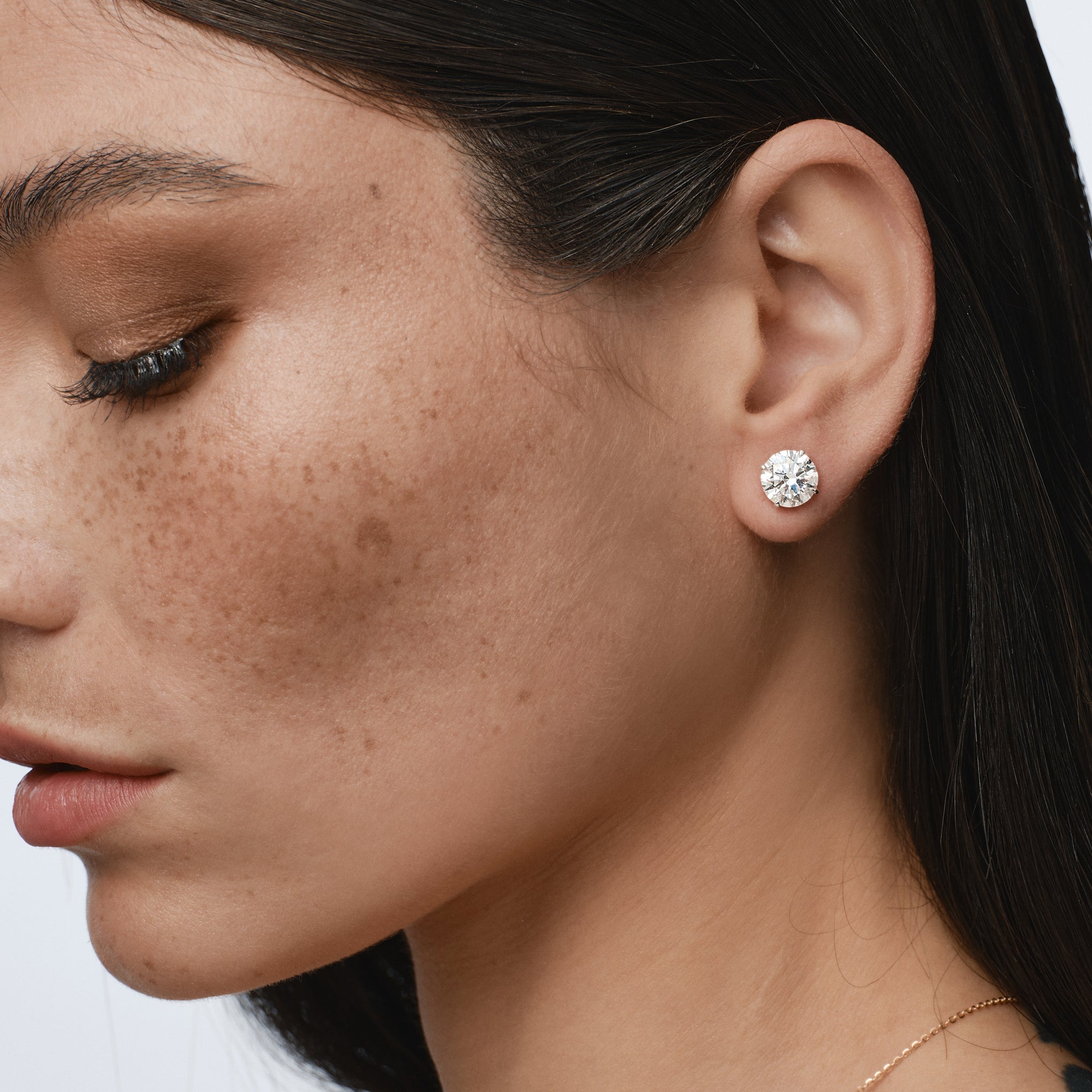 El diamante se muestra con 2.00cts