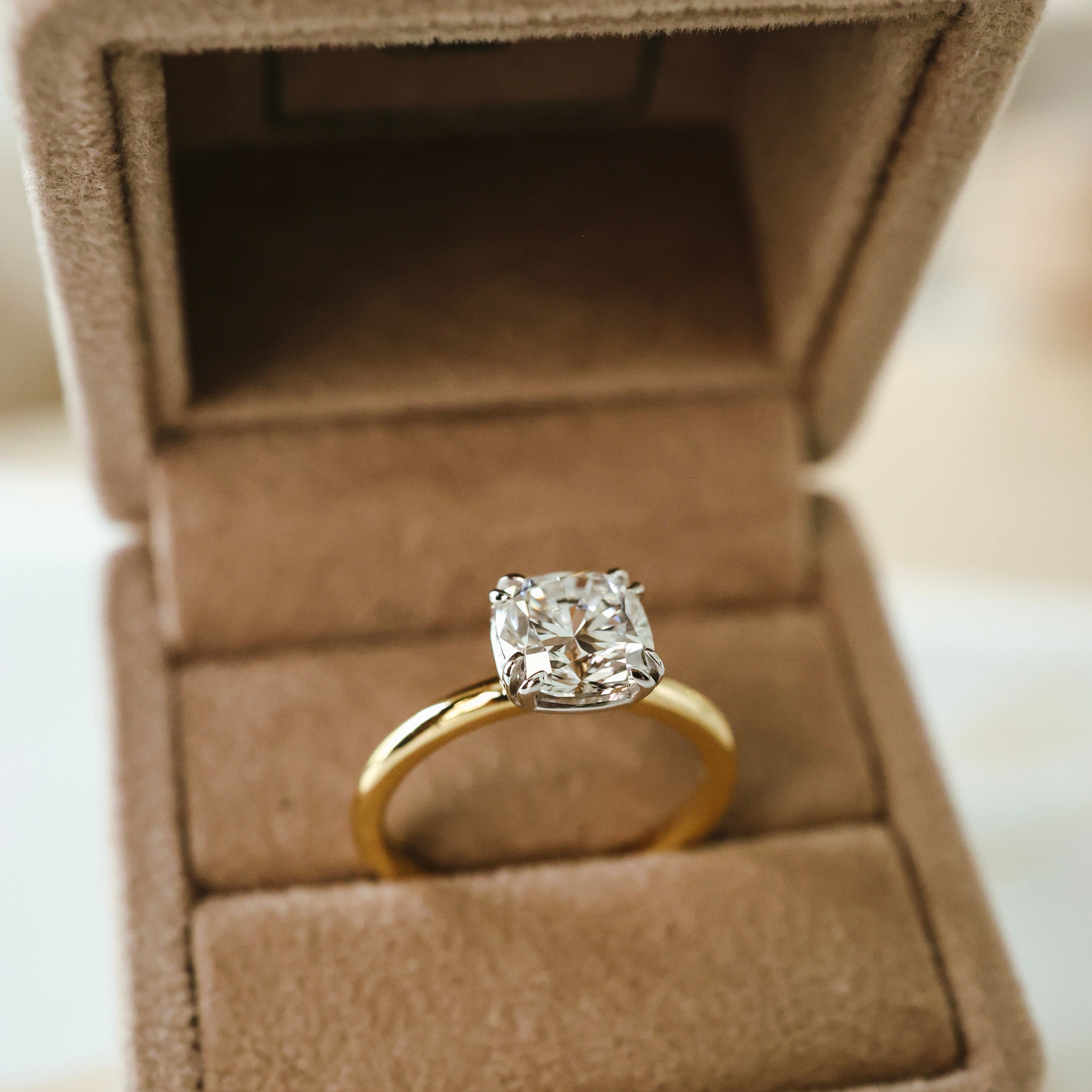 El diamante se muestra con 1.50cts