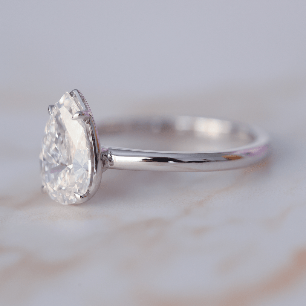Anillo Duchess Emerald - The Bright Club