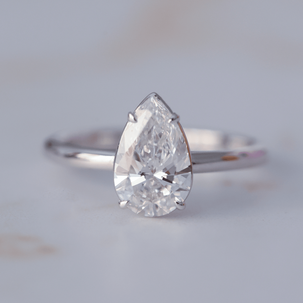 Anillo Duchess Emerald - The Bright Club
