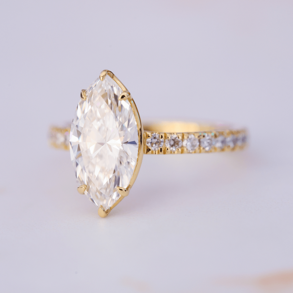 Anillo Infanta Emerald - The Bright Club