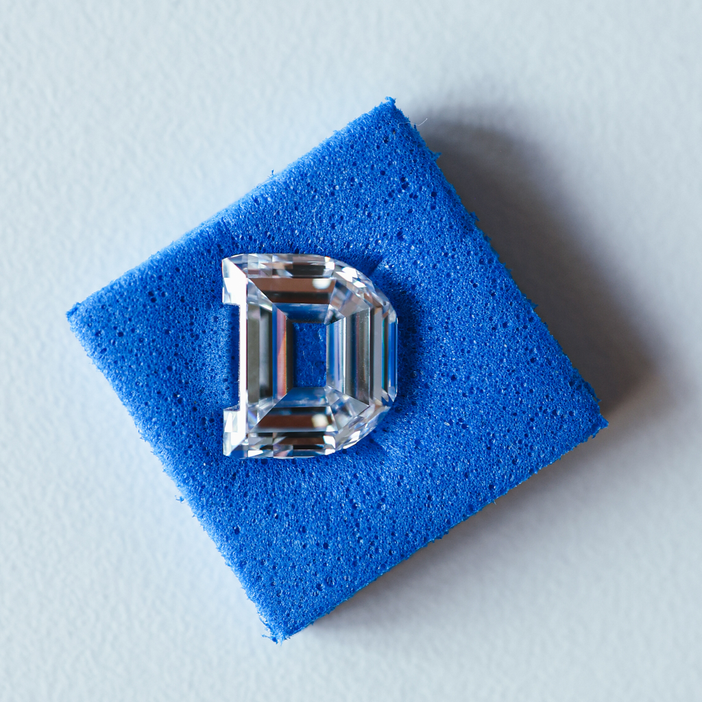 Letra D con diamantes