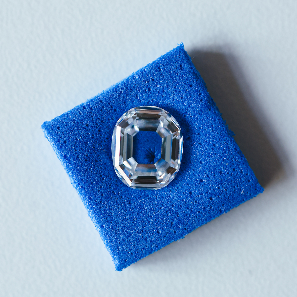 Letra O con diamantes