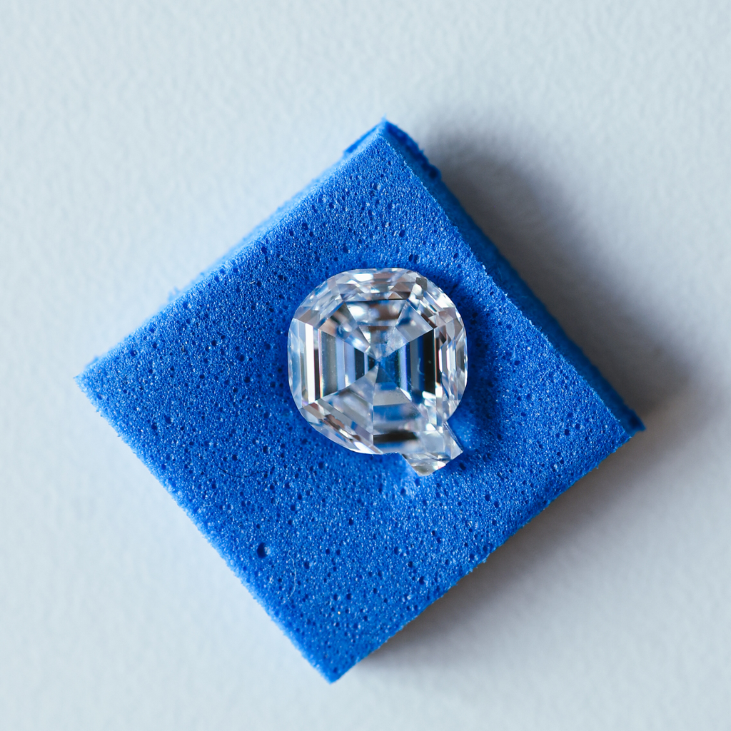Letra Q con diamantes