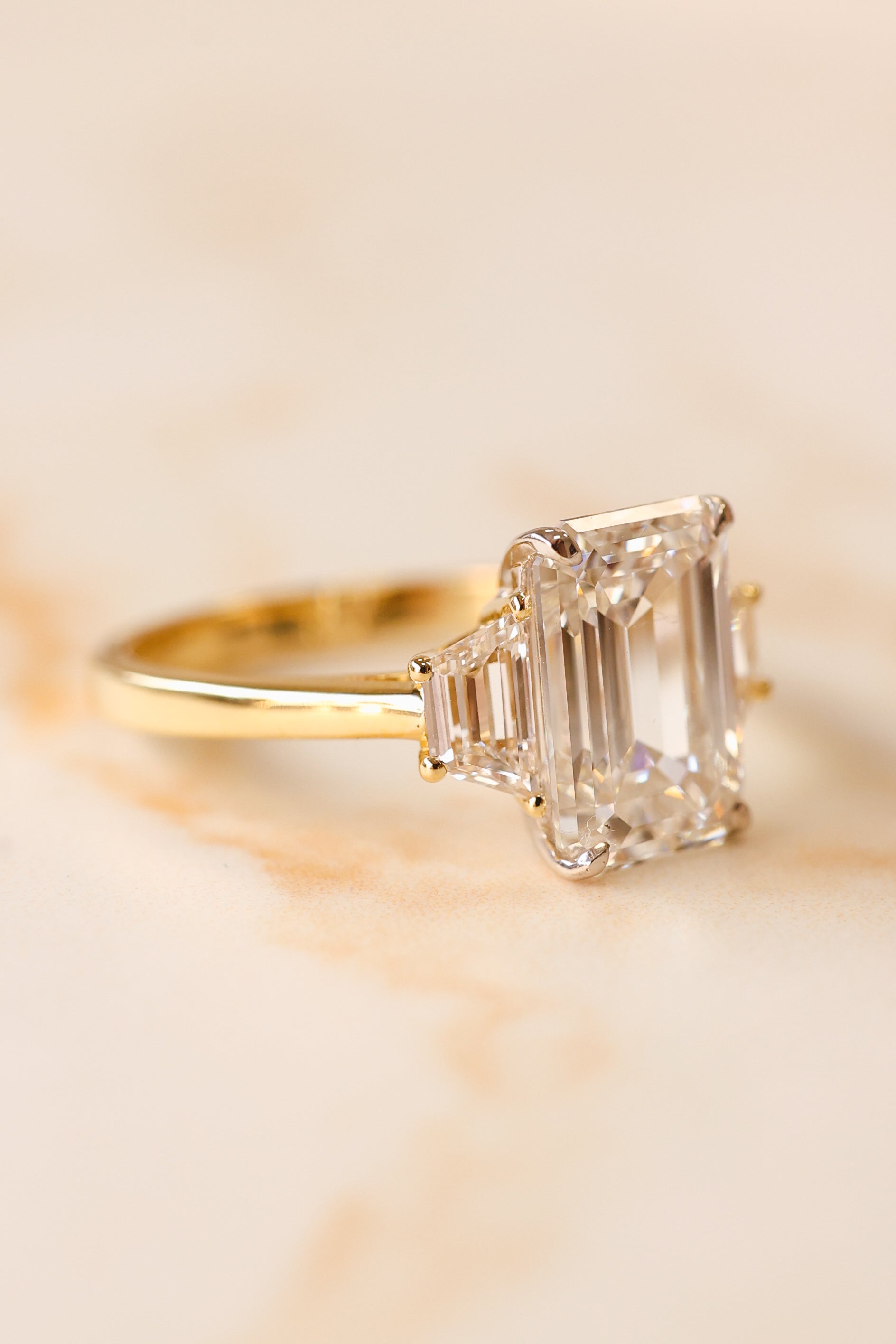 Anillo diamante Emerald oro amarillo