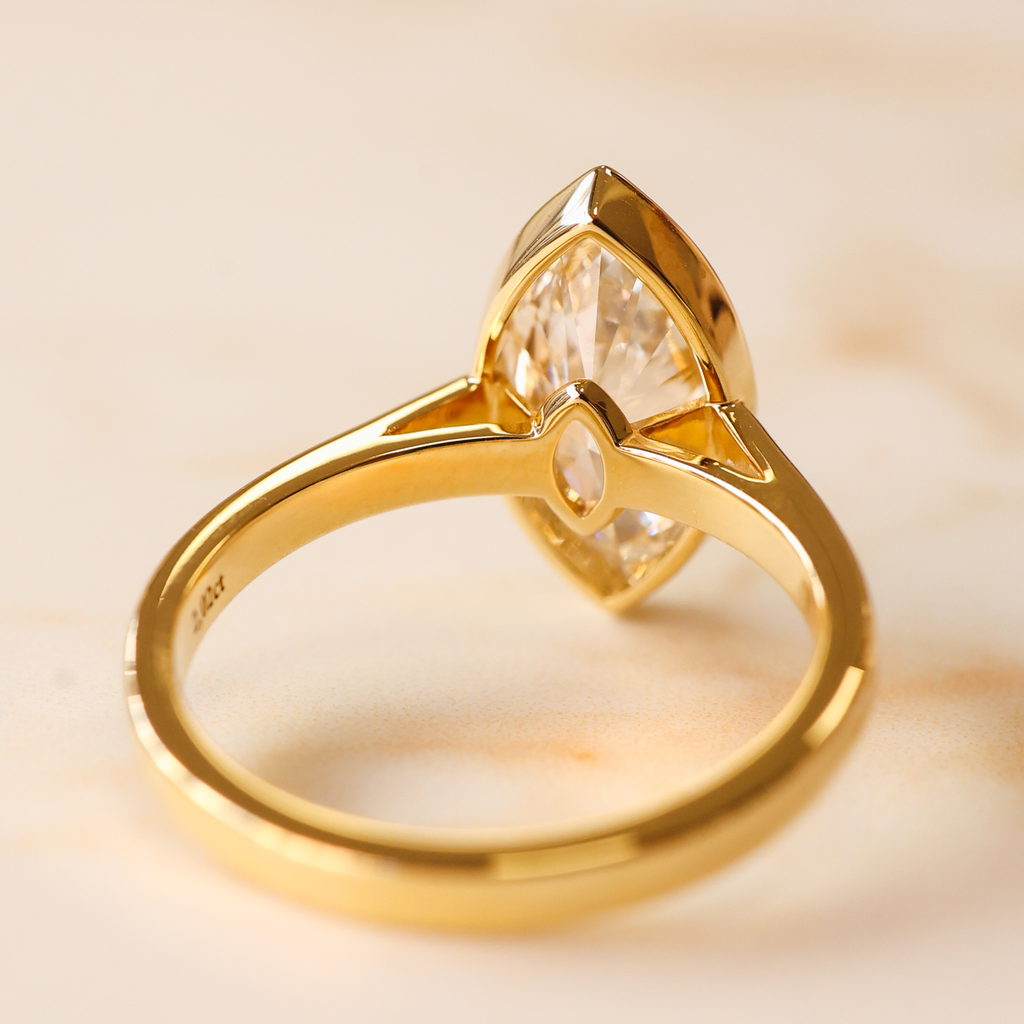 Anillo de Compromiso Bezel