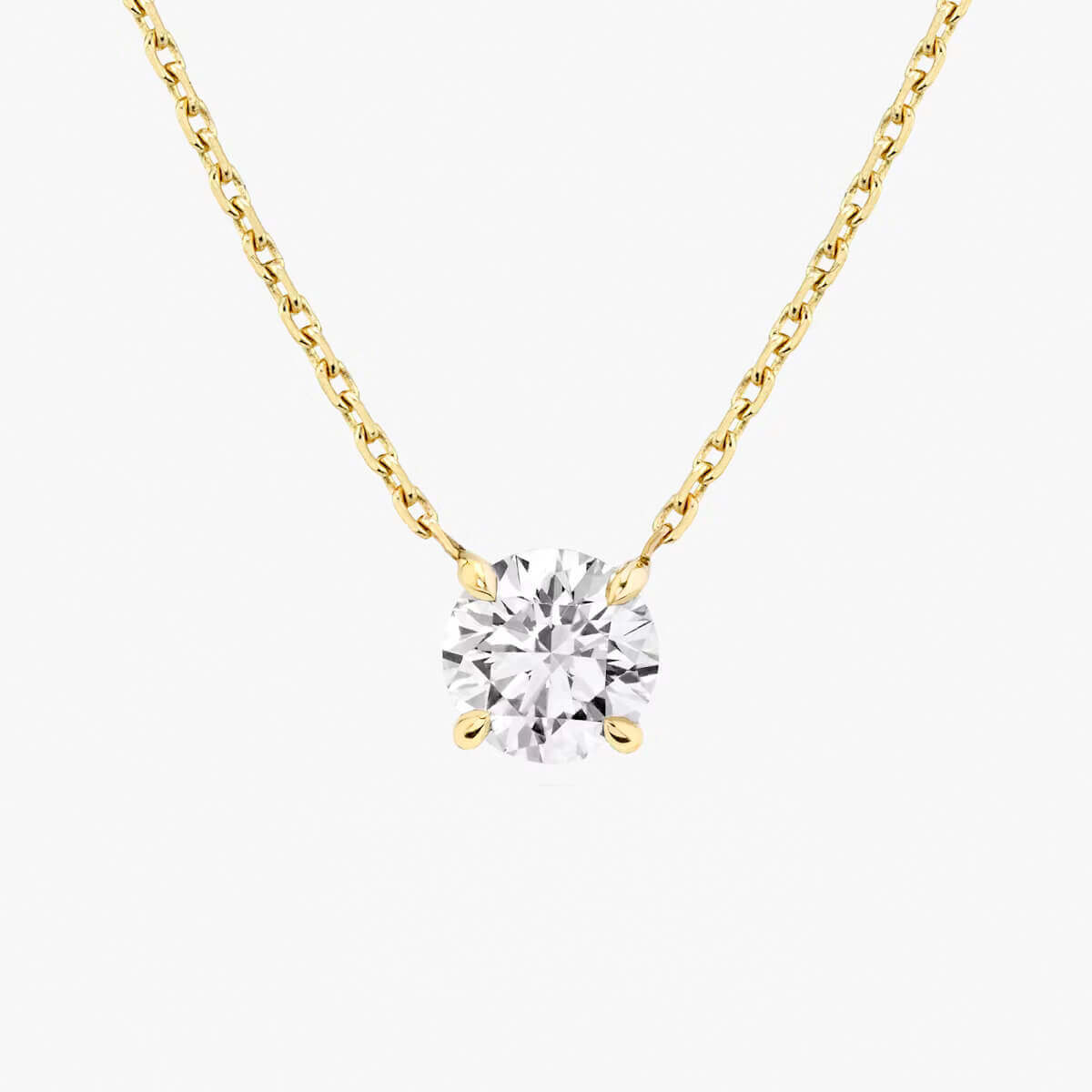 El diamante se muestra con 1.00cts