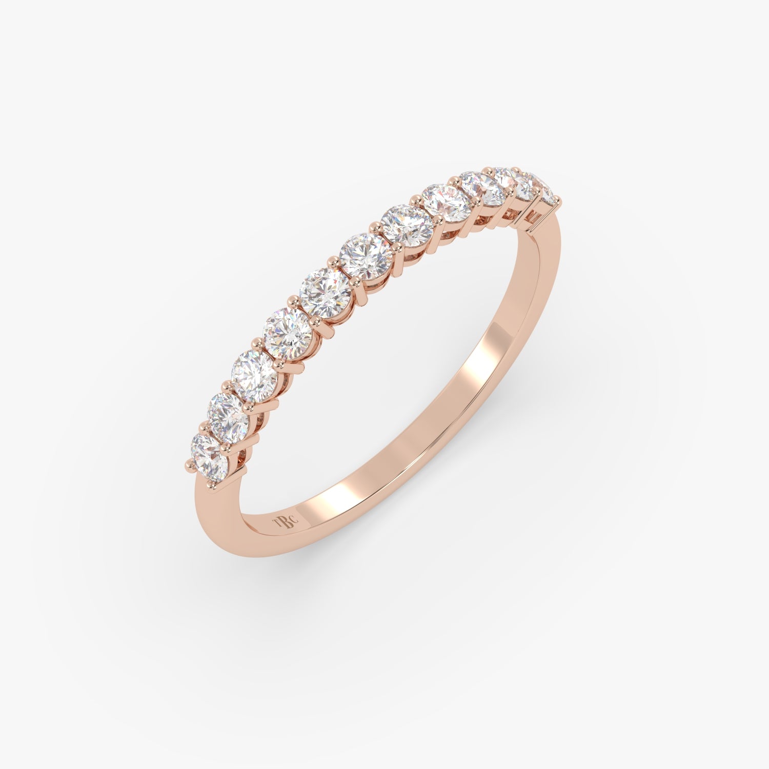 El diamante se muestra con 0.65cts