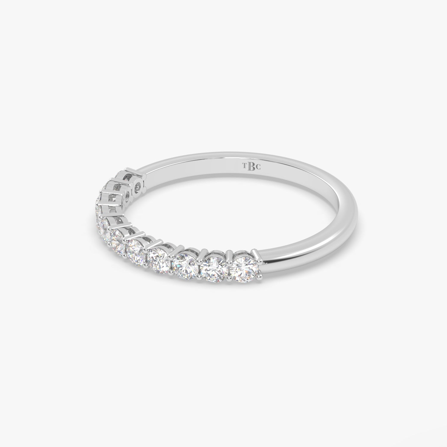 El diamante se muestra con 0.65cts