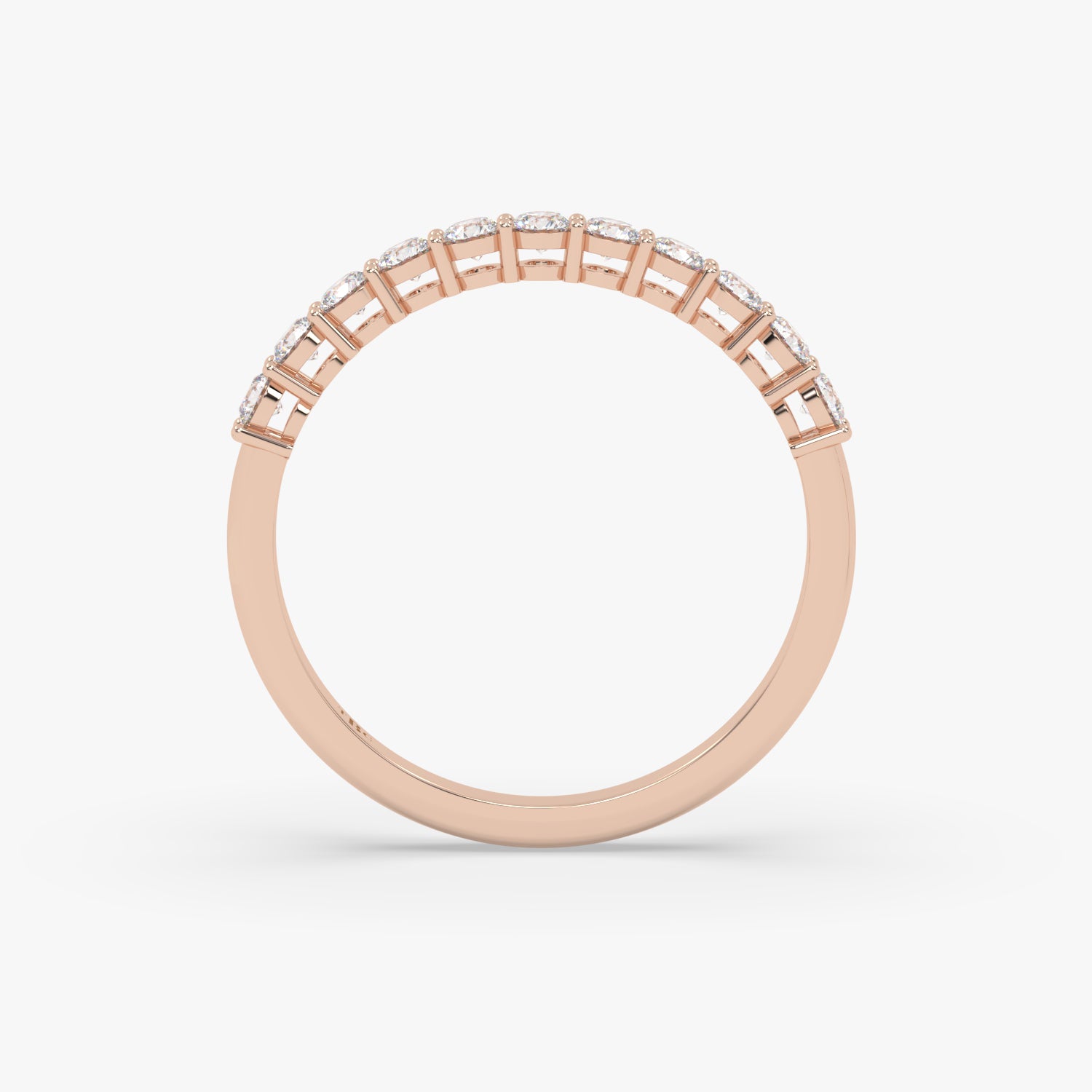 El diamante se muestra con 0.65cts