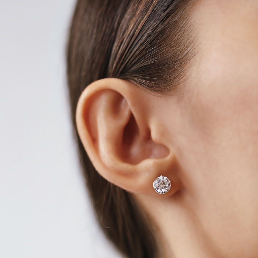 El diamante se muestra con 1.50cts