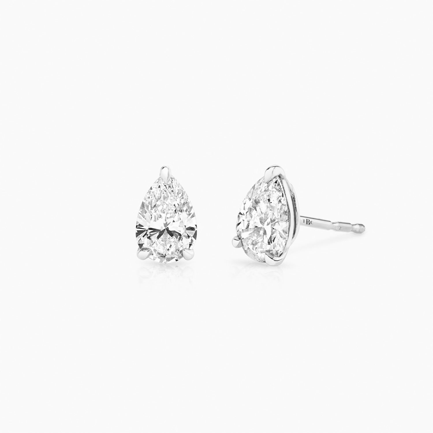 El diamante se muestra con 1.00cts
