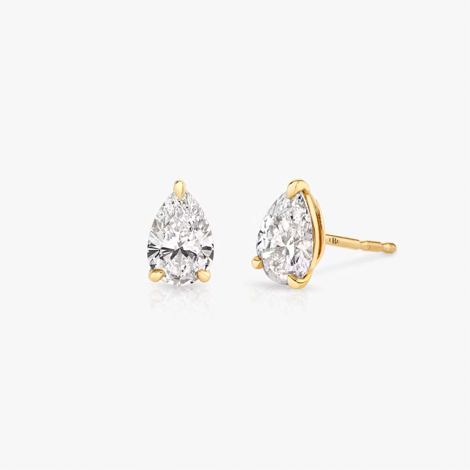 El diamante se muestra con 1.00cts