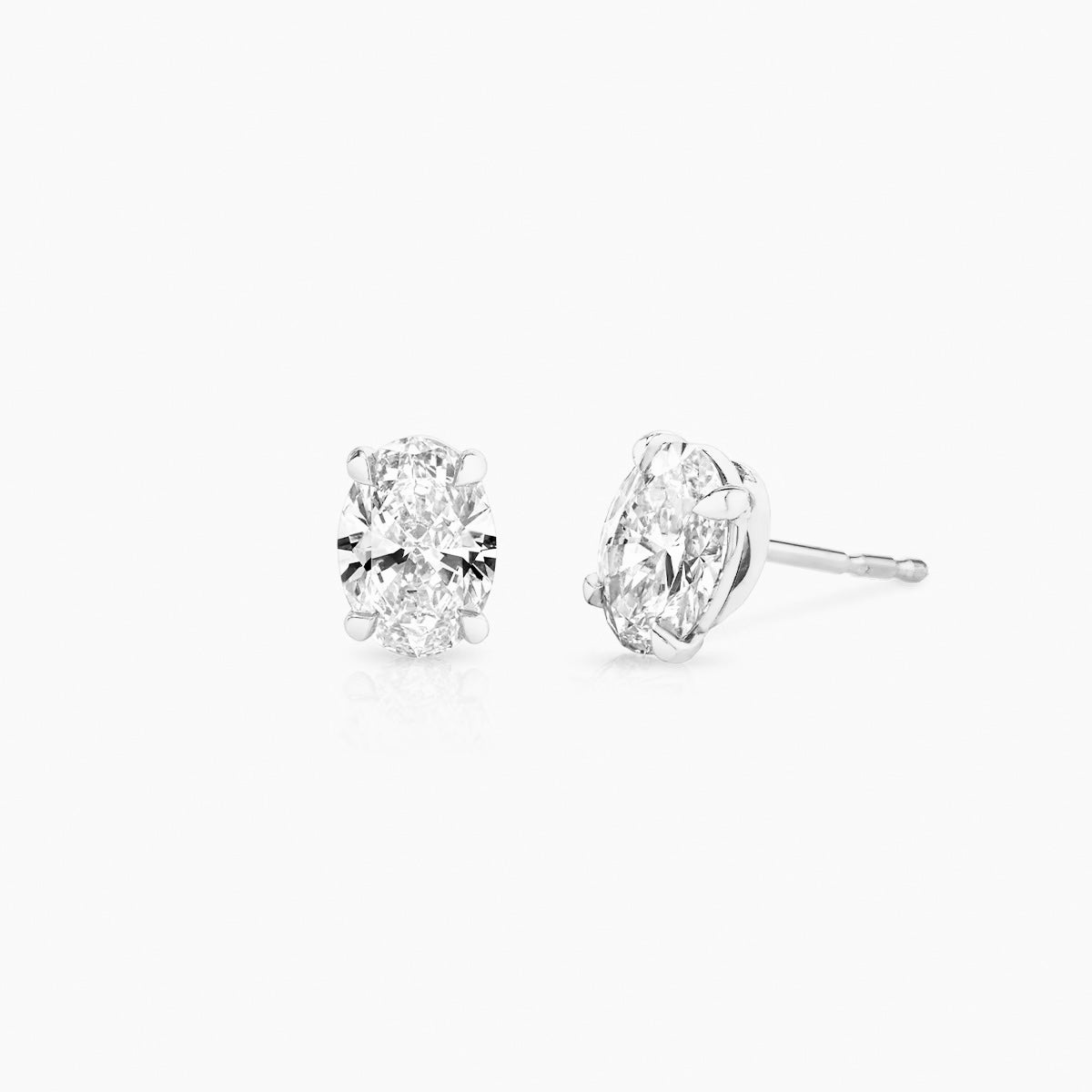 El diamante se muestra con 1.00cts