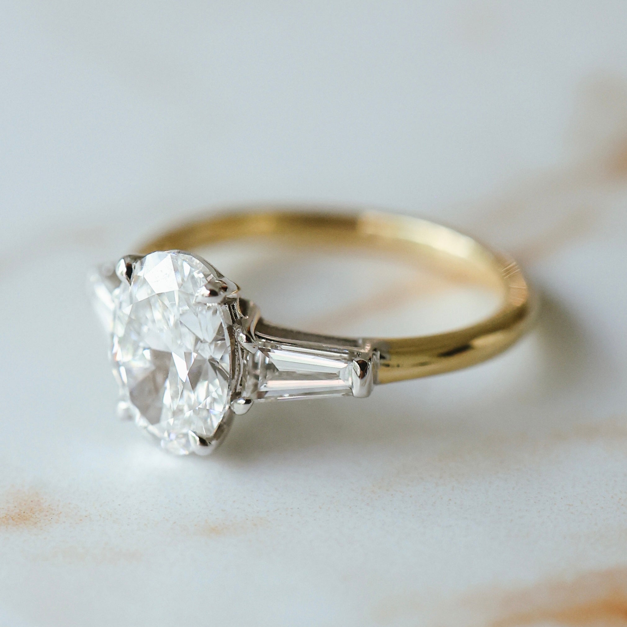 El diamante se muestra con 1.50cts