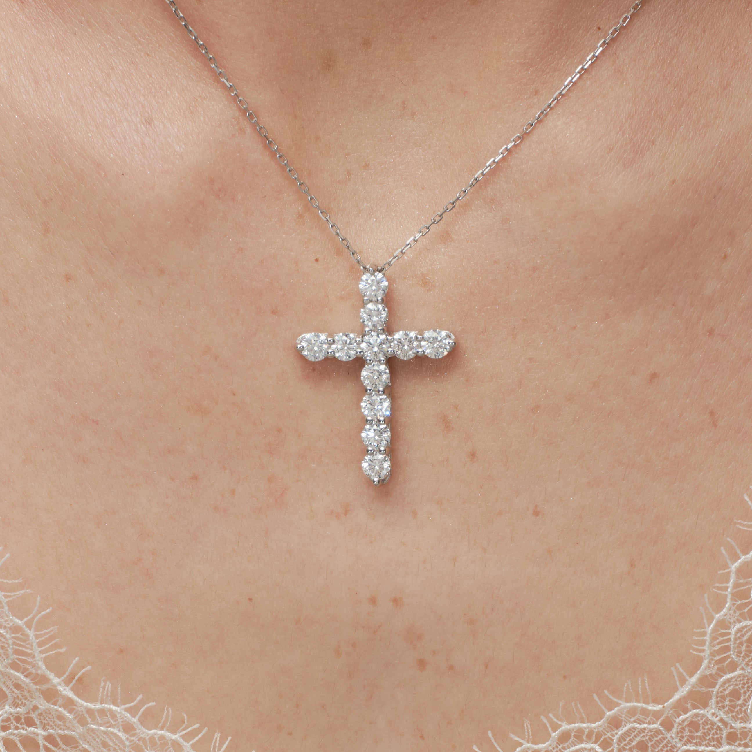 Colgante Cruz de Diamantes - The Bright Club