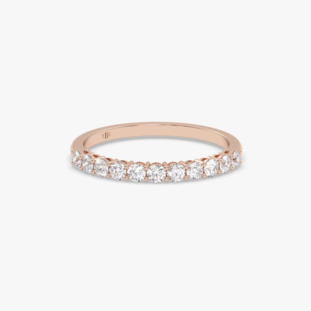 El diamante se muestra con 0.65cts