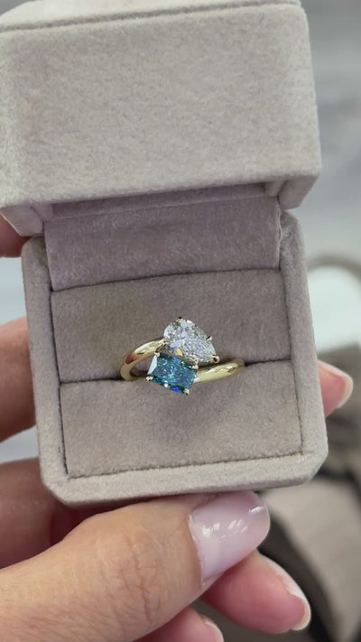 Se muestra diamante pera 1.50ct y diamante emerald 2.00ct  aproximadamente