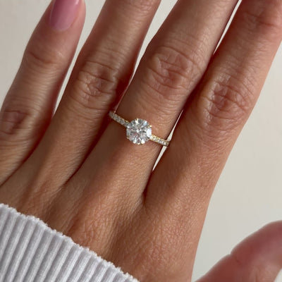 El diamante se muestra con 1.00cts 