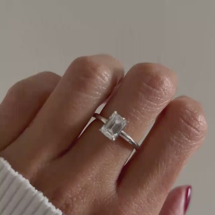 El diamante se muestra con 1.50cts