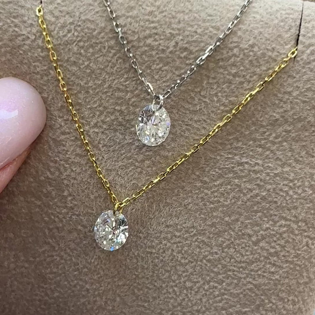 Gargantilla de oro con diamante solitario perforado