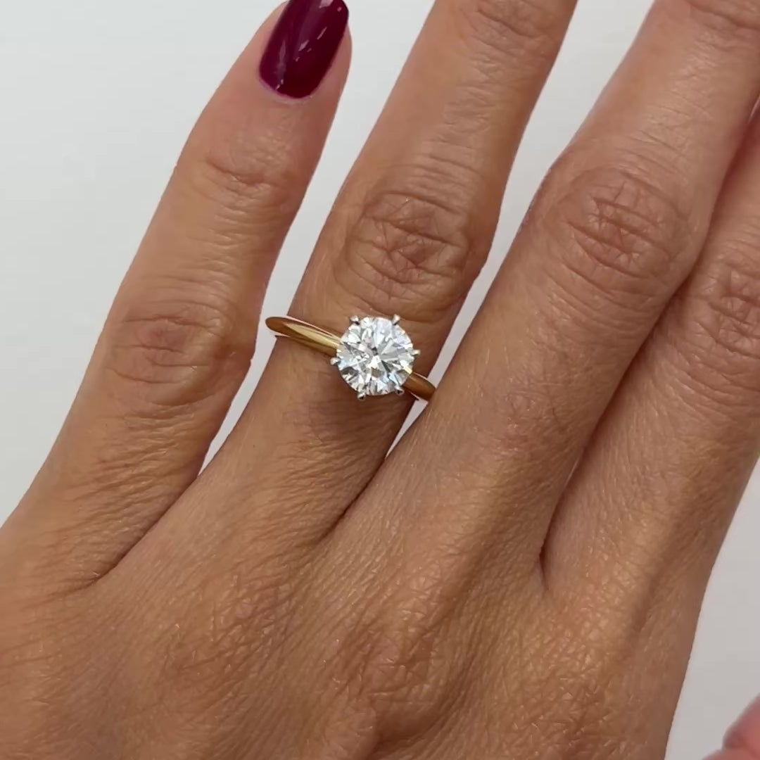 Se muestra con 1.50ct y doble oro