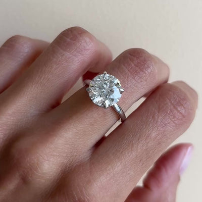 El diamante se muestra con 4.00cts