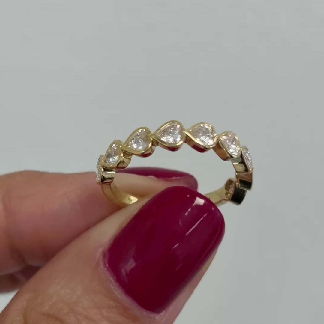 Corazones Bezel Band