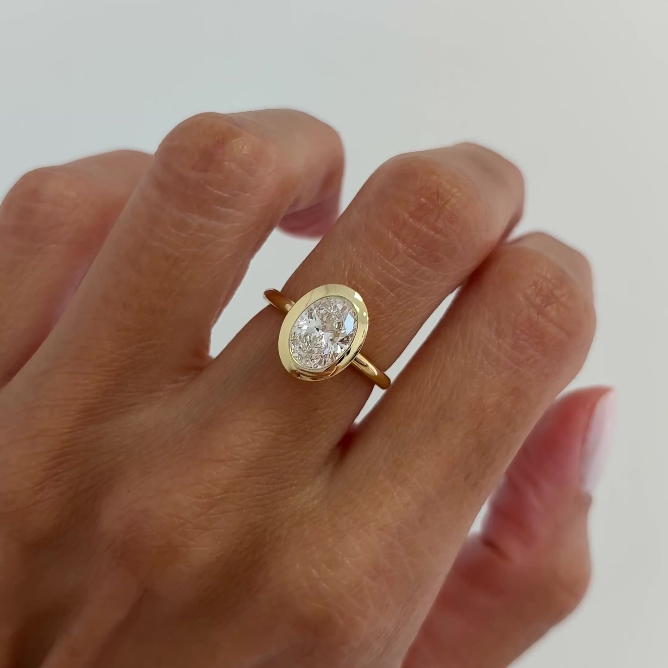 El diamante se muestra con 1.50cts