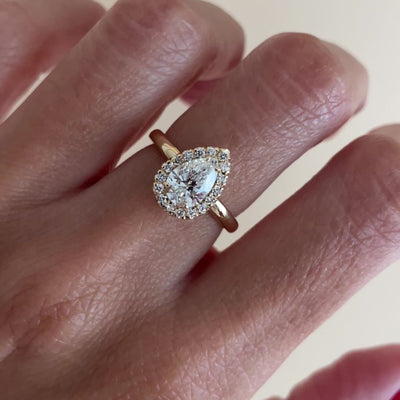 El diamante se muestra con 1.00cts