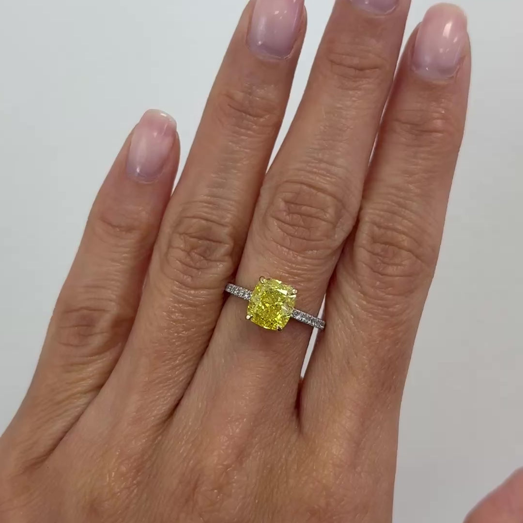 Anillo Fancy Vivid Yellow