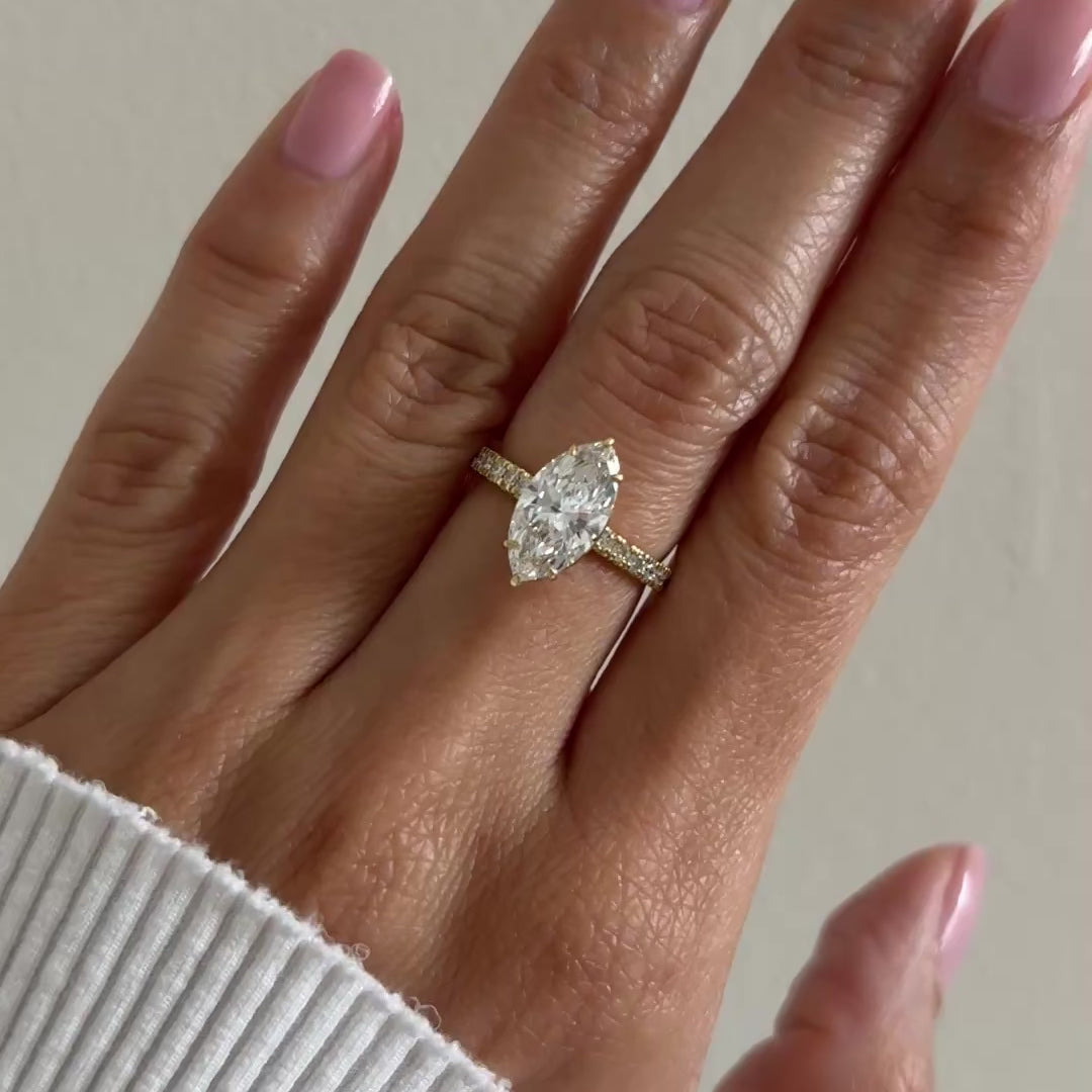 El diamante se muestra con 2.00cts