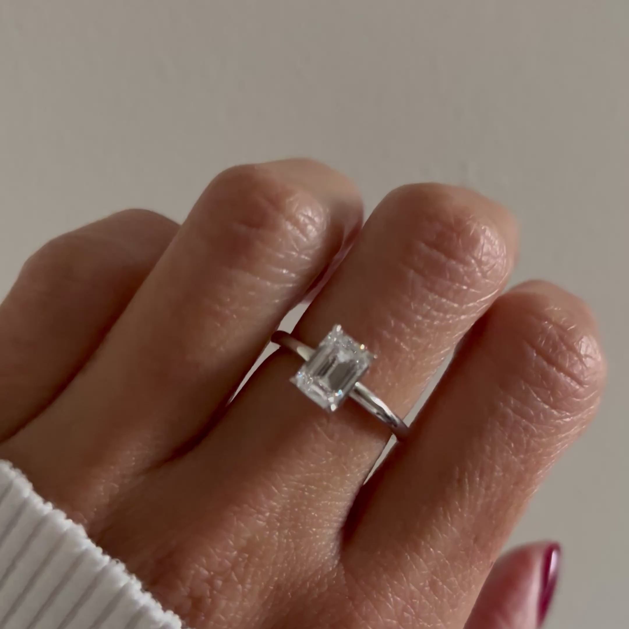 El diamante se muestra con 1.50cts