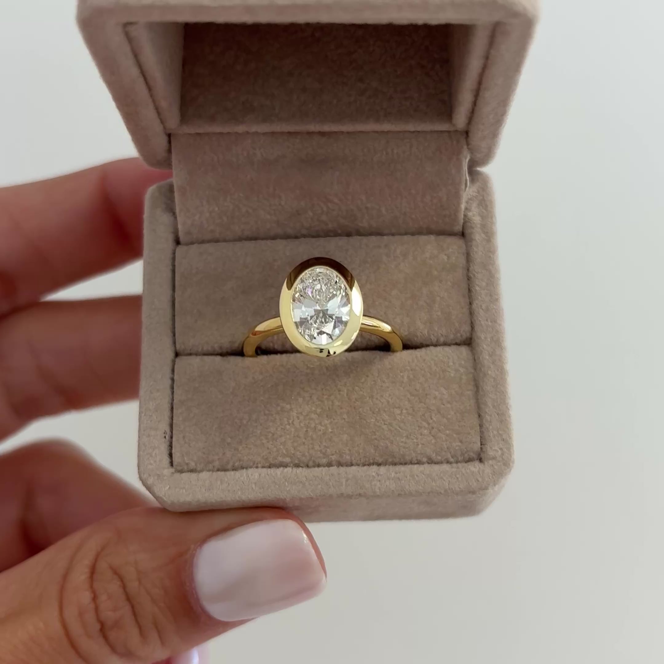 El diamante se muestra con 1.50cts