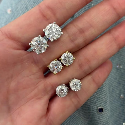 Los diamantes se muestran en 3.00cts y 1.00cts