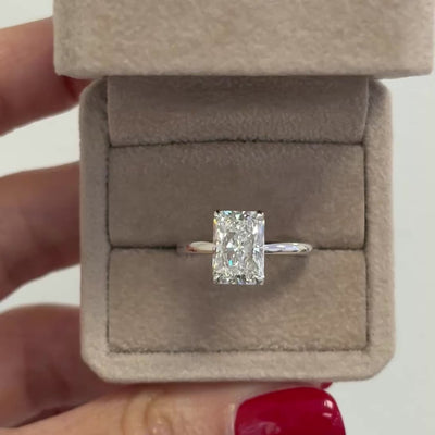 El diamante se muestra con 2.50cts
